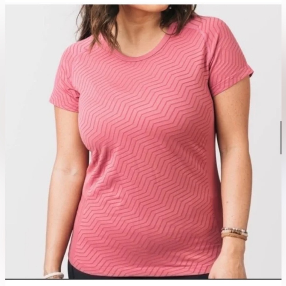 Zyia Active Poppy Chevron print short sleeve shirt, size small